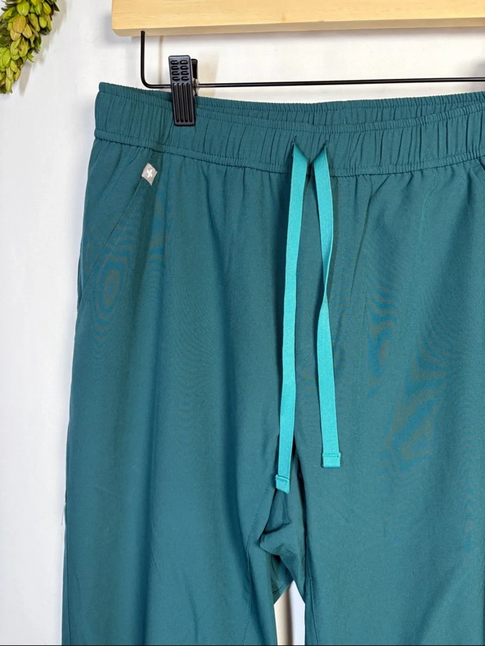 FIGS Technical Collection Men's Green Jogger Scrub Pants M21SW2015 size small